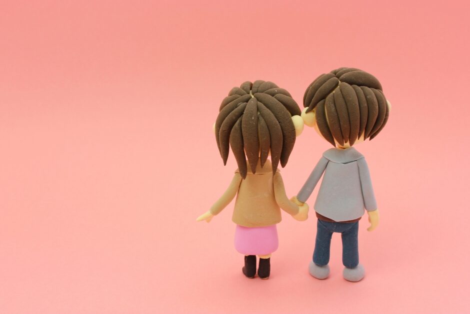 将来の相続を考える夫婦のイメージ（デジタル遺言と公正証書遺言の検討）