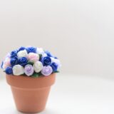 夫死亡後に義両親が亡くなった場合の相続をイメージした花のクレイアート